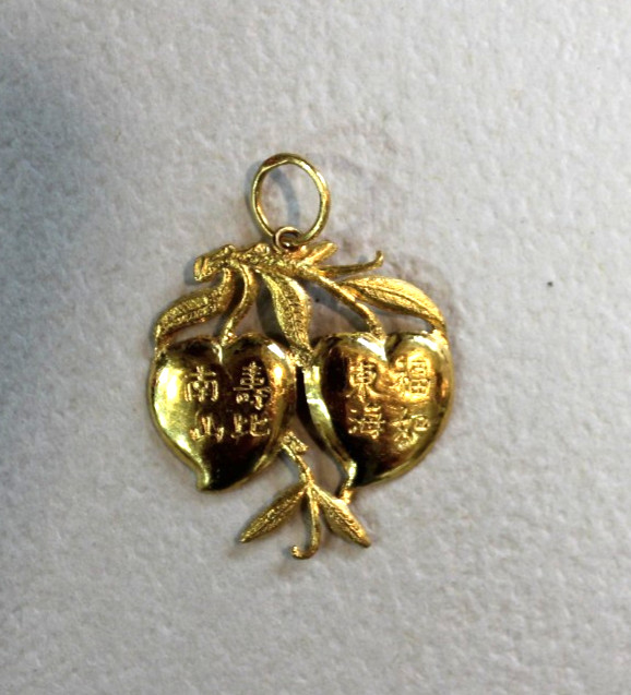 24K Solid Yellow Gold Longevity Happiness Chinese Peach Charm Pendant ~1.9 Grams