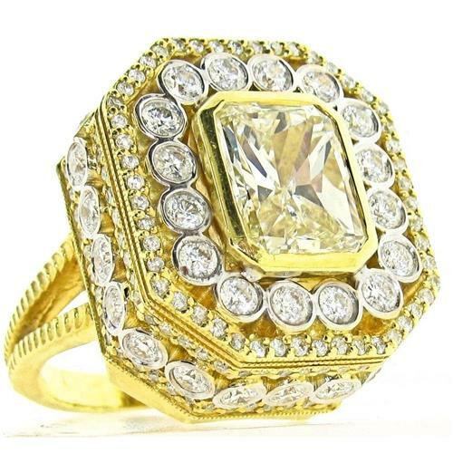 8.36 CT. Natural Very Light Fancy Yellow Radiant Shape 18K Yellow Green Gold Dia