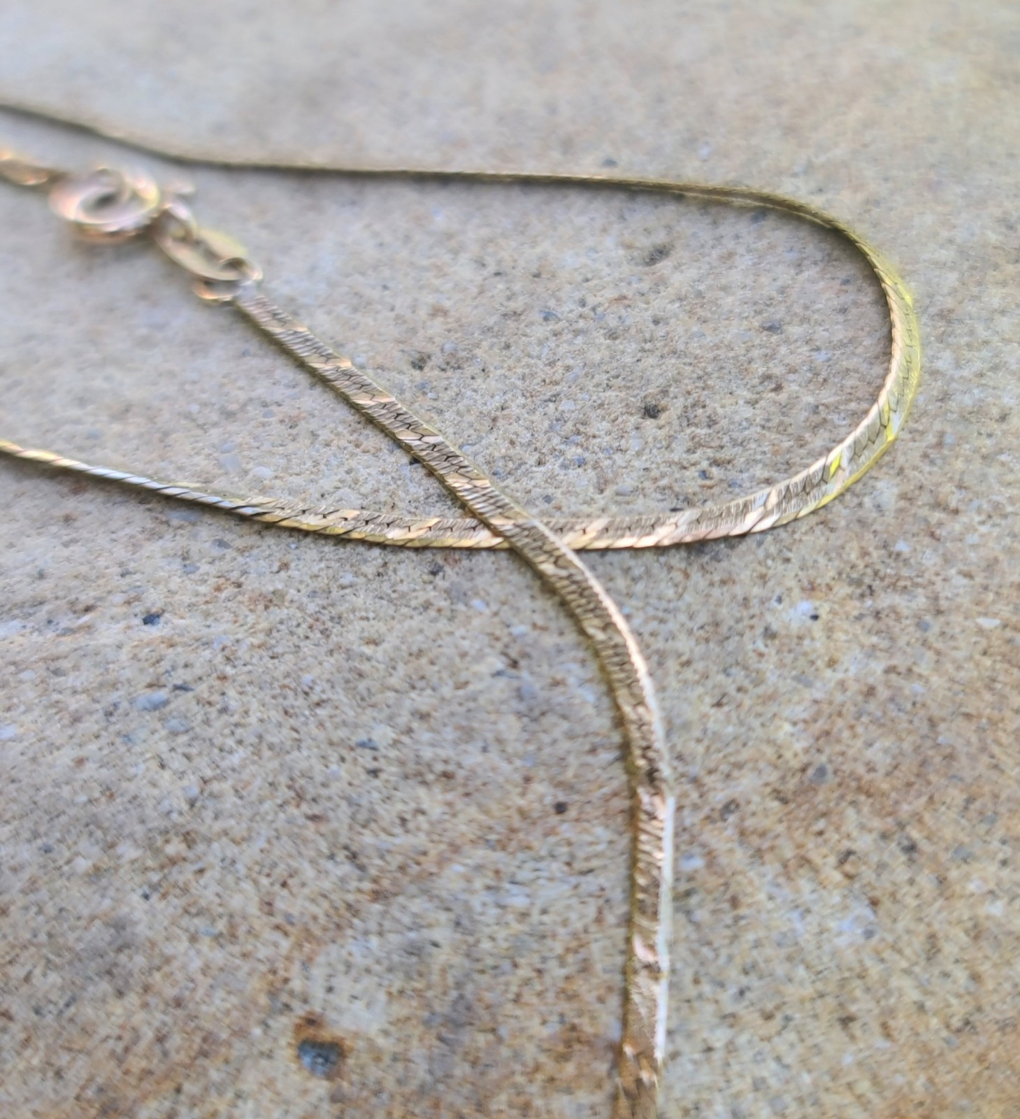 14k Solid Yellow Gold Herringbone Necklace 16″ x 1.4mm Italy Signed Kinks 1.82gr