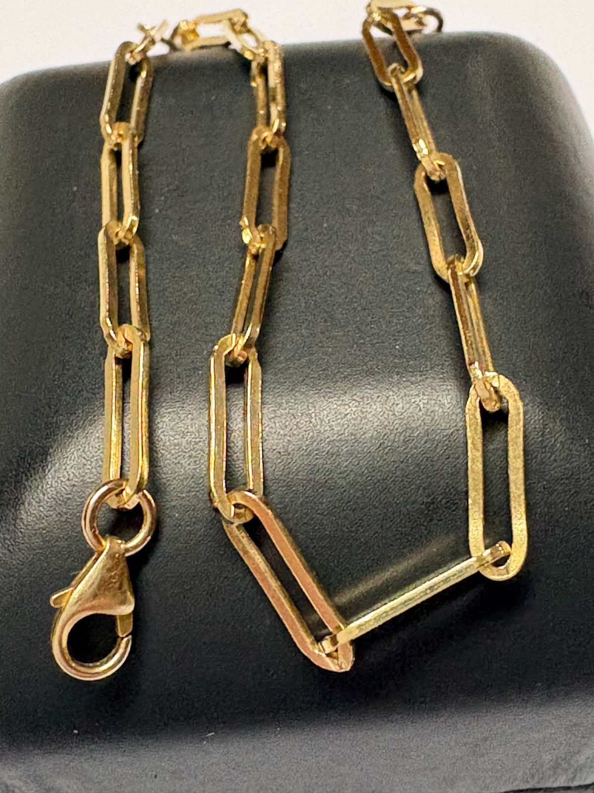 LADIES 14K GOLD PAPER CLIP BRACELET. BETWEEN 7 1/2 – 7 3/4 INCHES LONG.