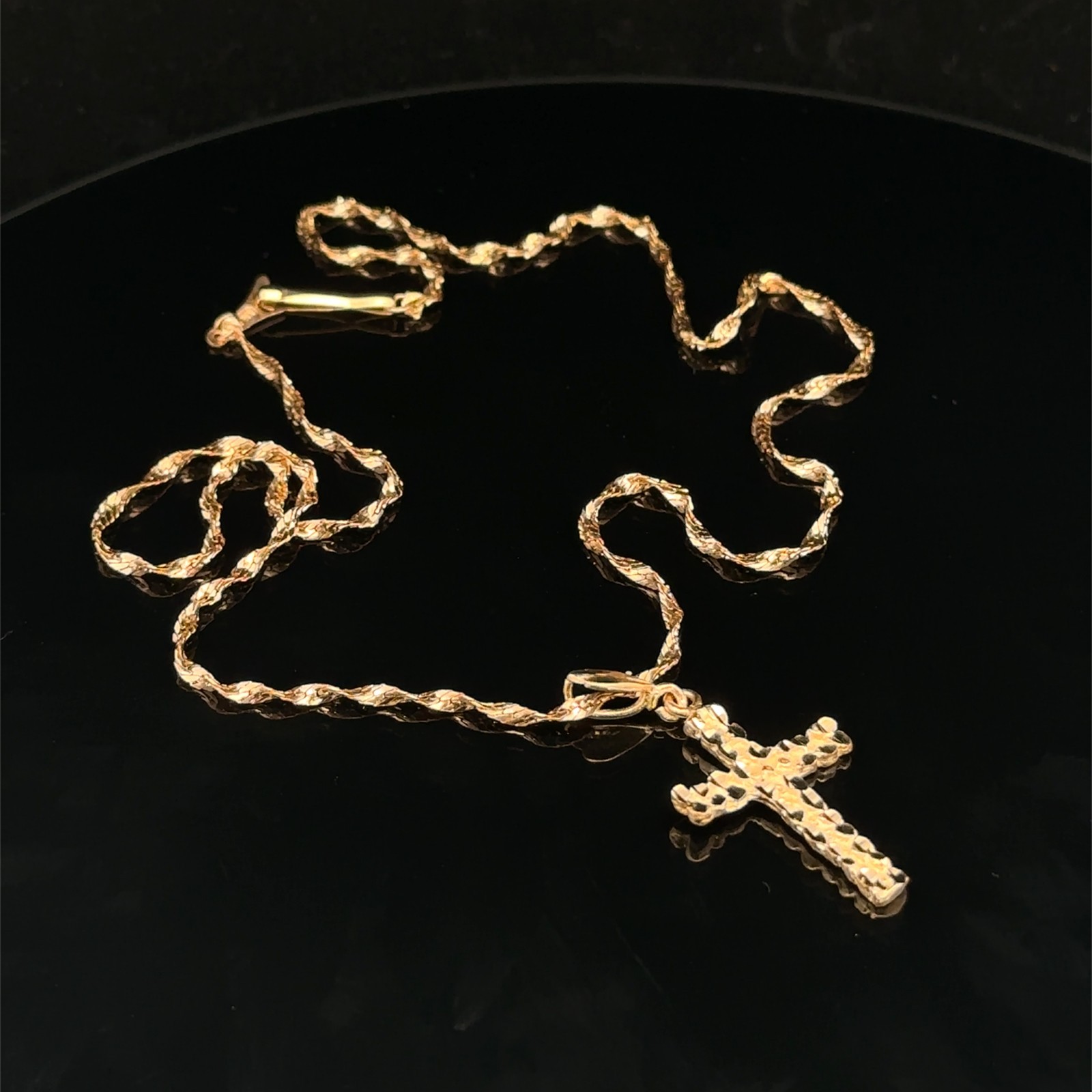 14KT Yellow Gold Twist Necklace with Cross Pendant 17in 6.3g