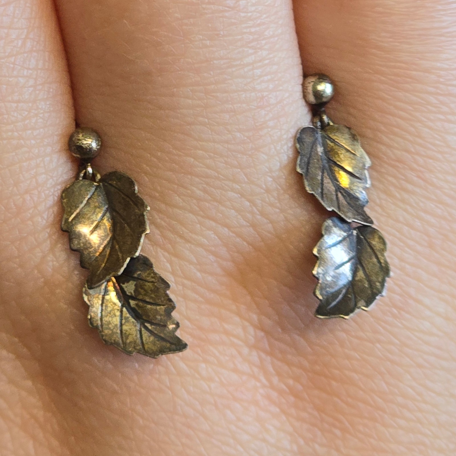 Sterling Silver Earrings 1.15g Fine Jewelry Floral Leaf No Backs Studs