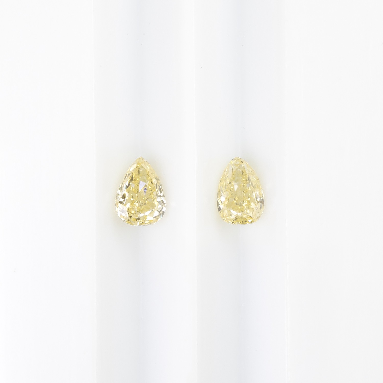 0.26c FANCY DEEP YELLOW DIAMOND MATCHING PAIR TEARDROP SHAPE PEAR NATURAL ACCENT